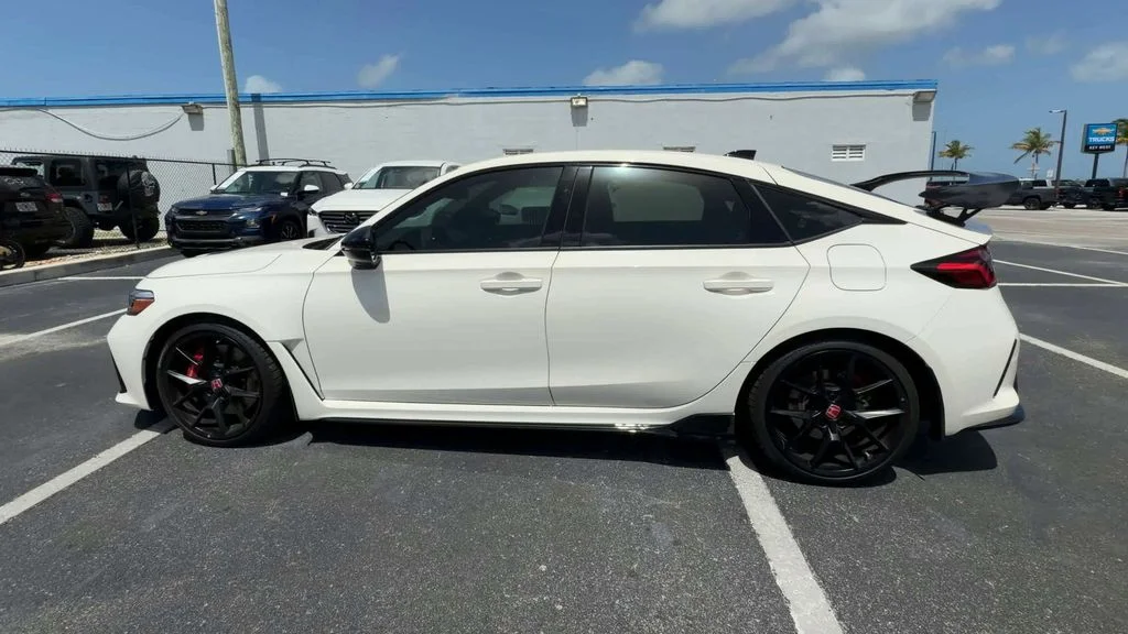 Used 2025 White Honda  image 5