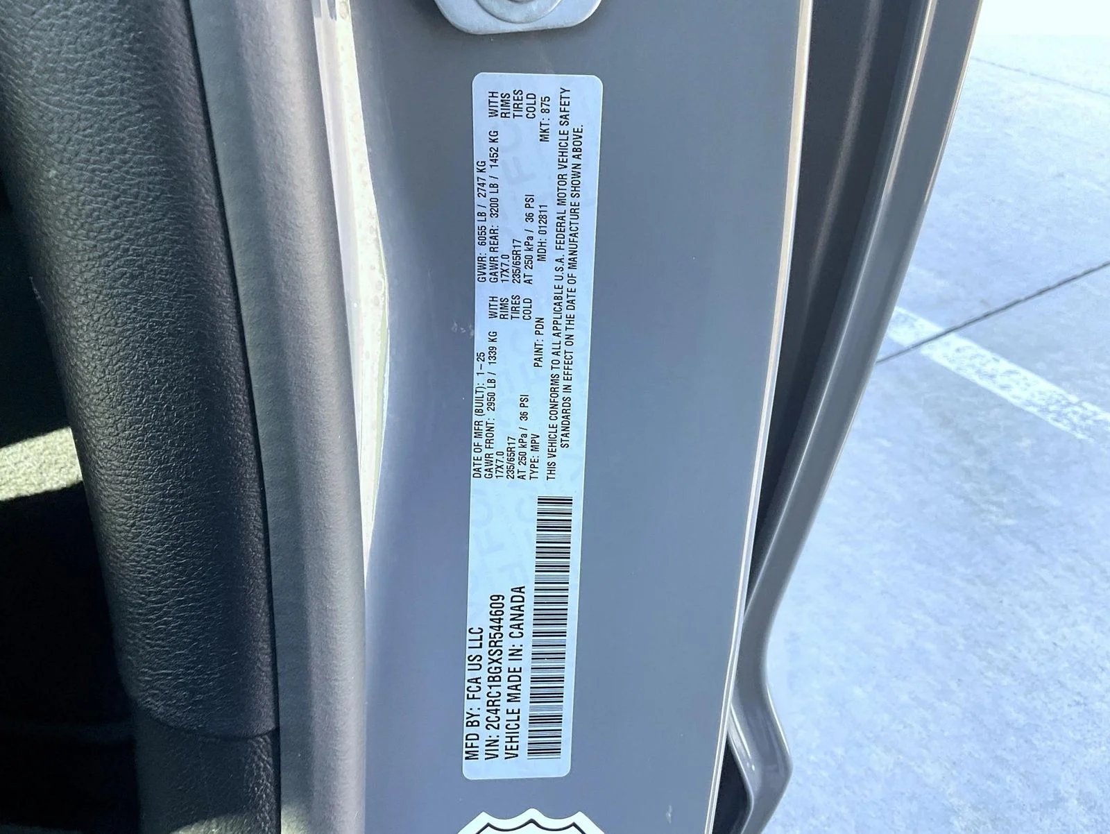 Used 2025 White Chrysler Select image 27