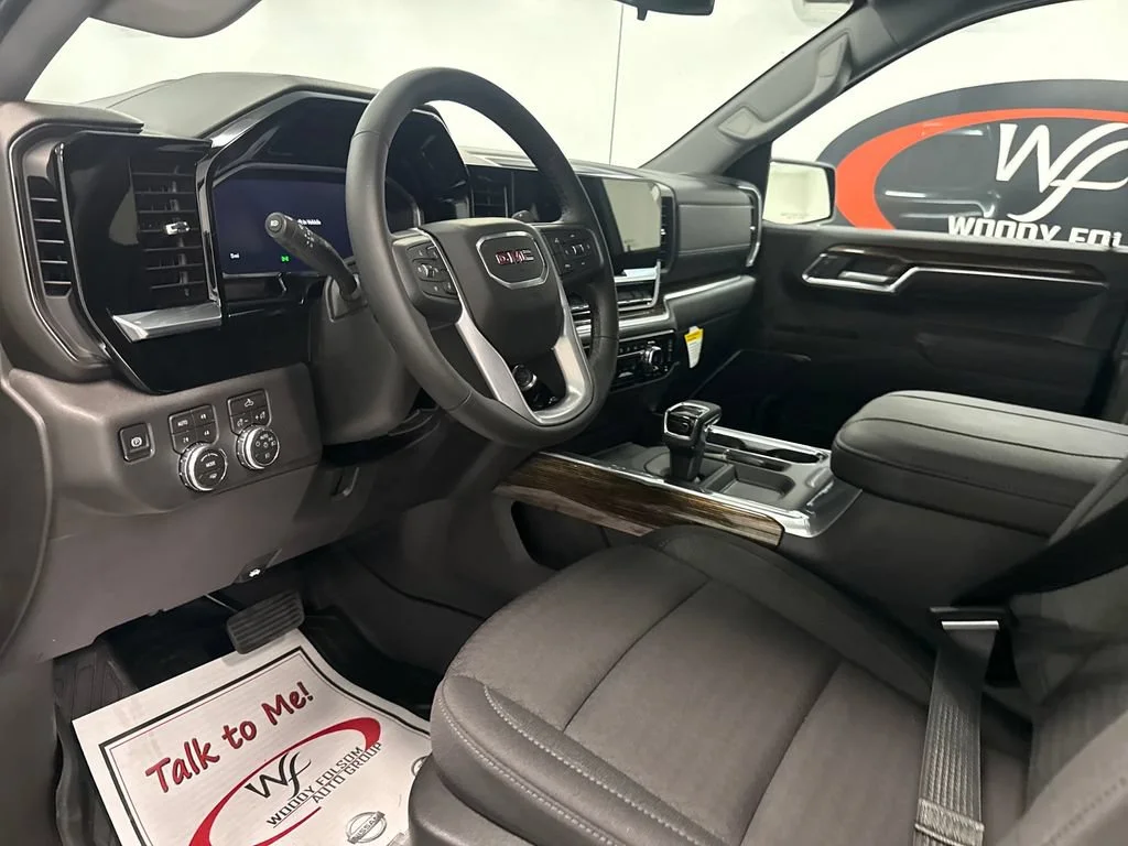 New 2026 Onyx Black GMC Elevation image 9