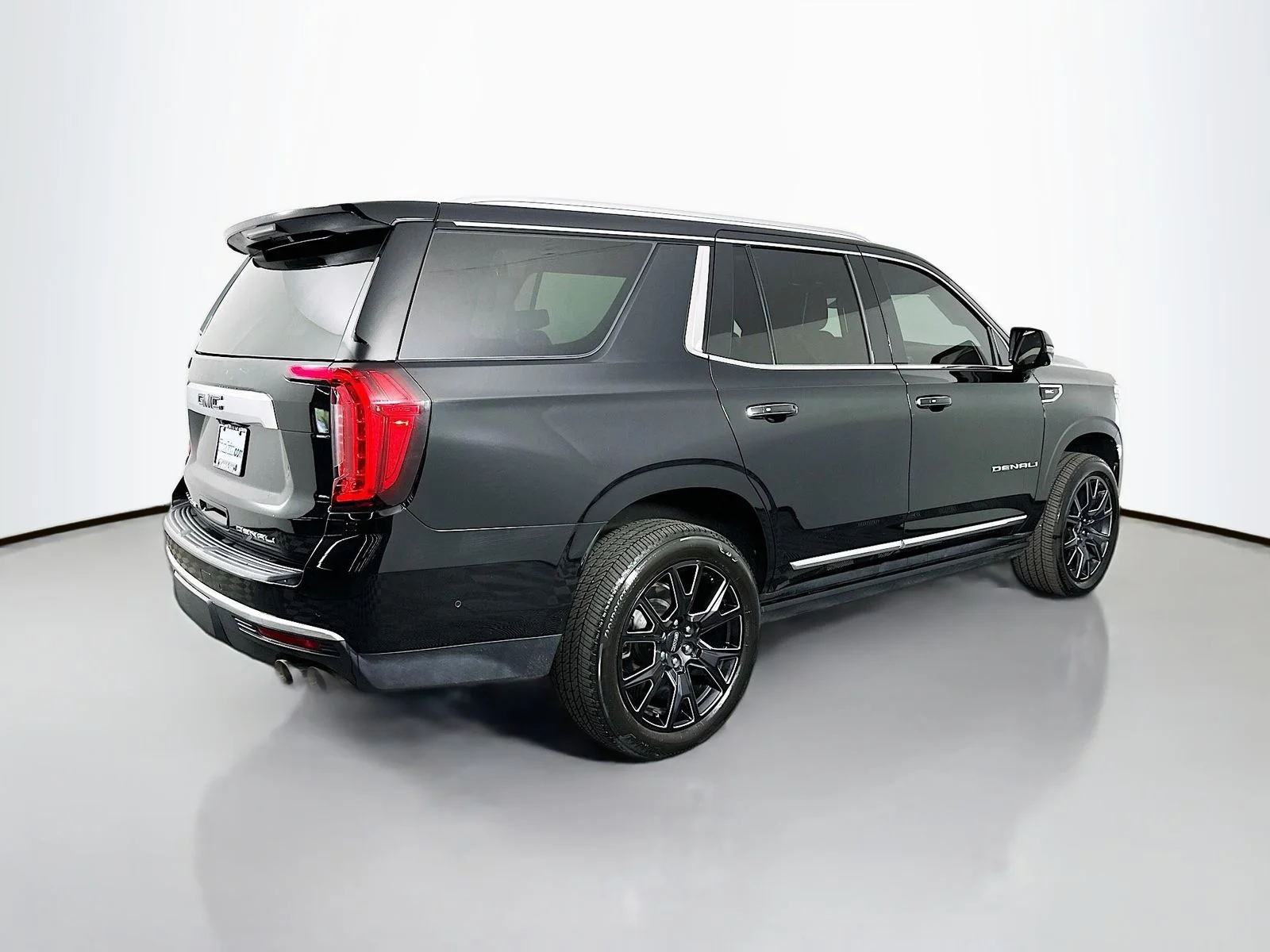 Used 2024 Onyx Black GMC Denali image 7