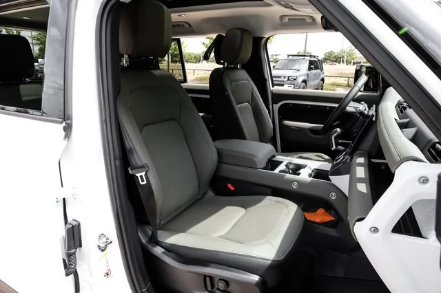 New 2026 Fuji White Land Rover S image 46