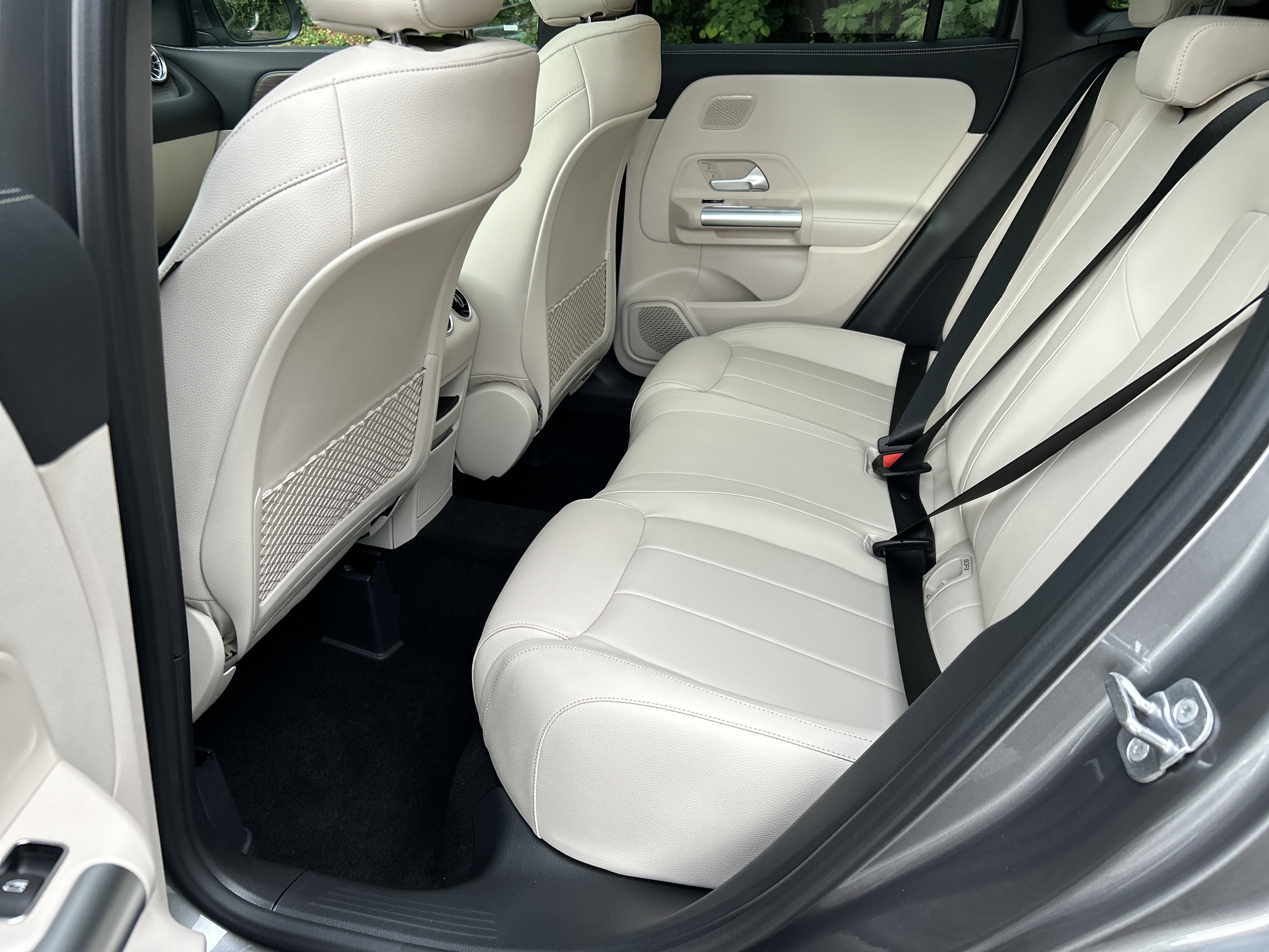 New 2026 Mountain Grey Metallic Mercedes-Benz GLA 250 SUV image 35