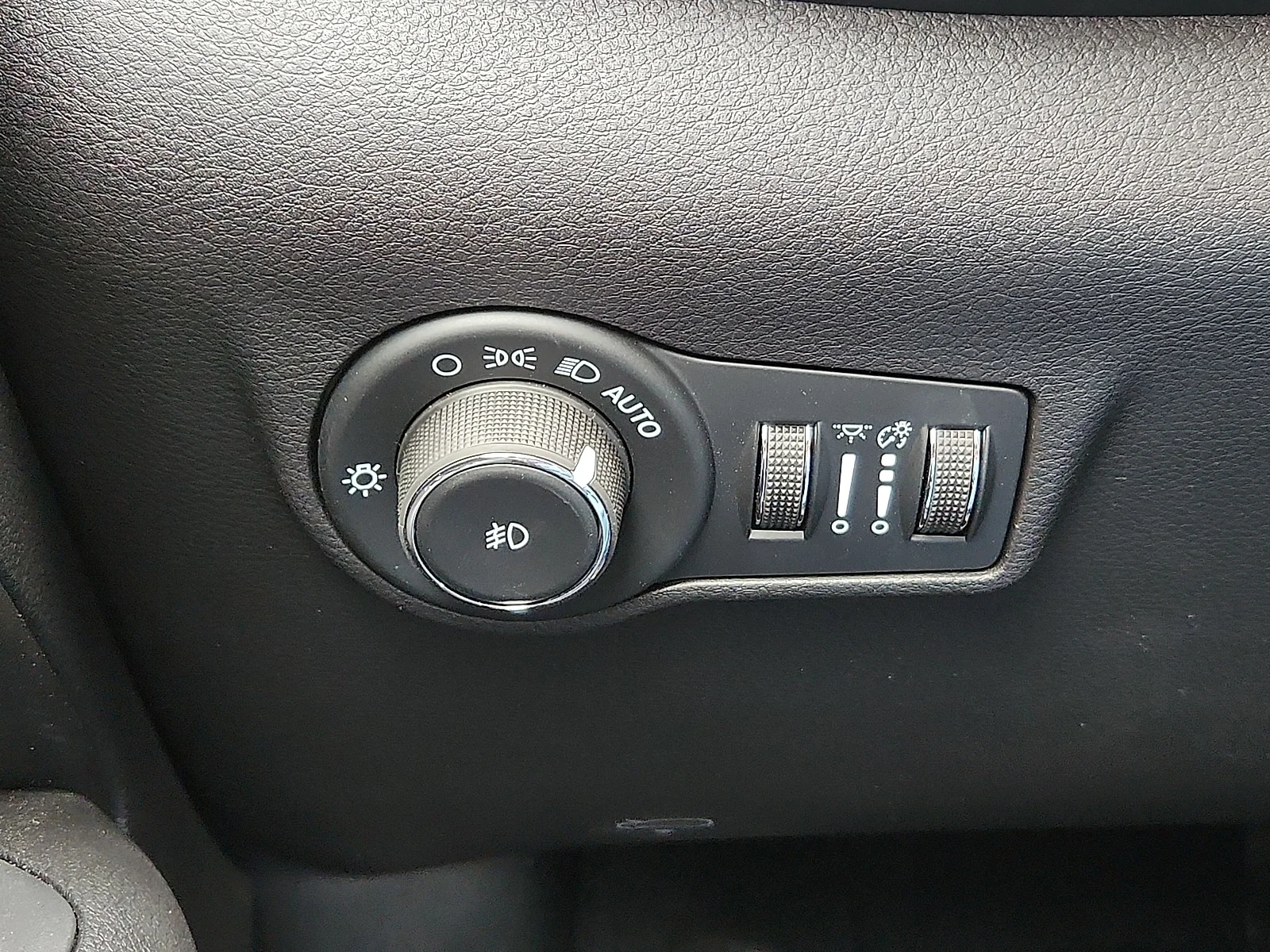 New 2026 Silver Jeep LATITUDE ALTITUDE 4X4 image 16