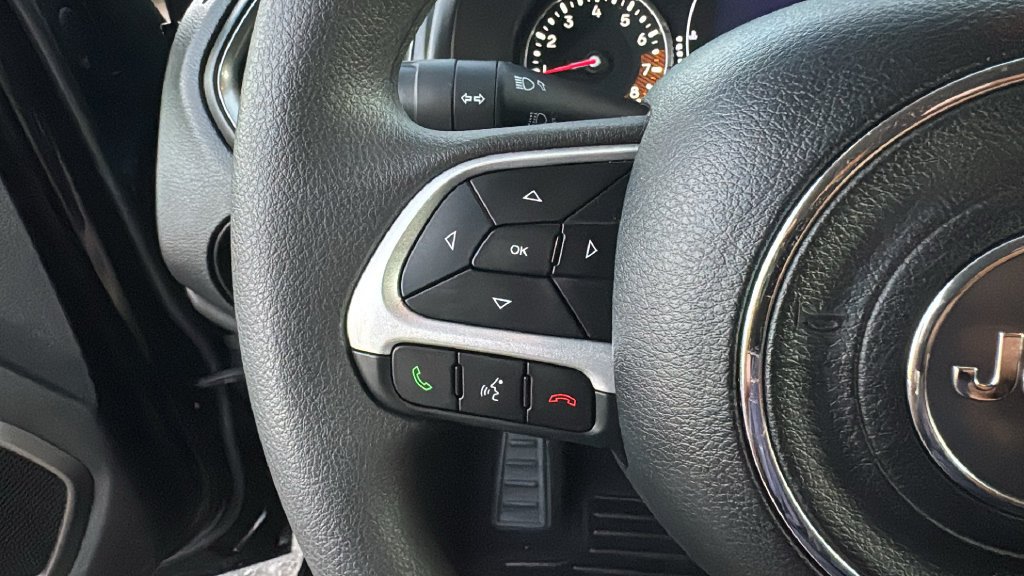 Used 2023 Black Jeep Latitude image 30