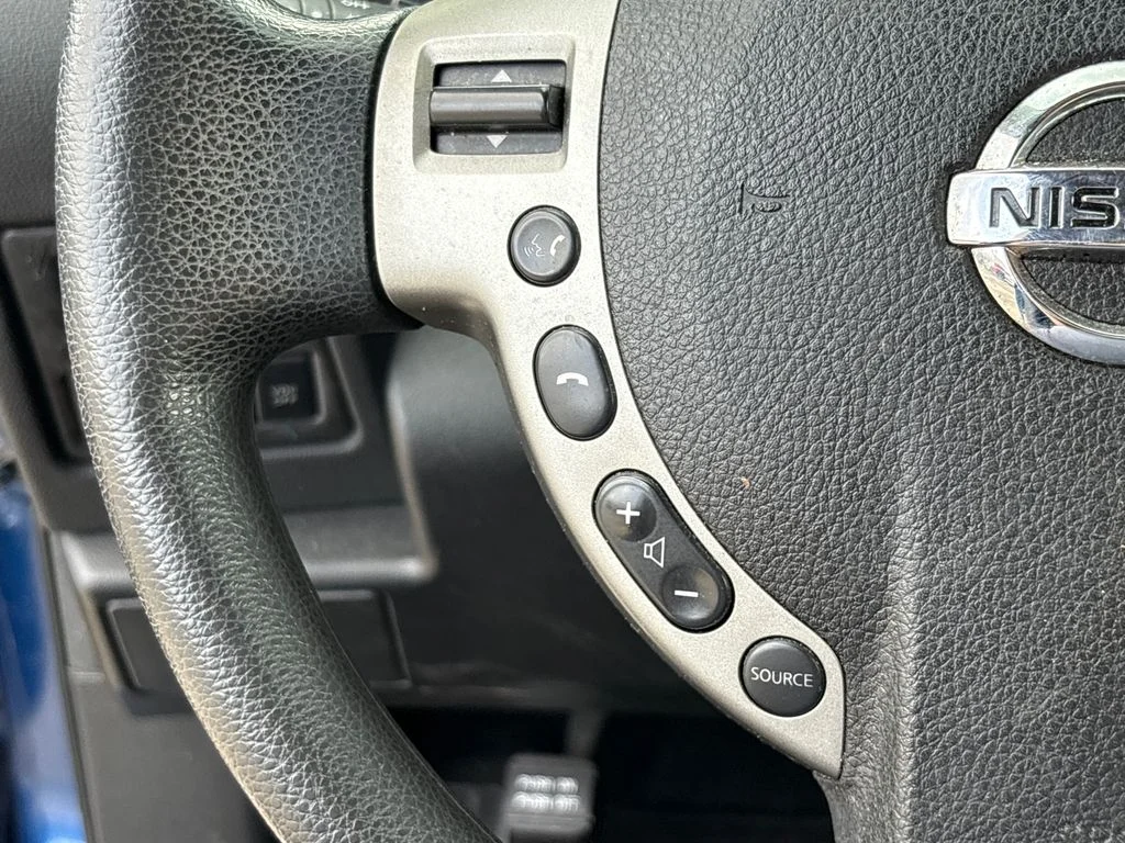 Used 2009 Blue Nissan SL image 24