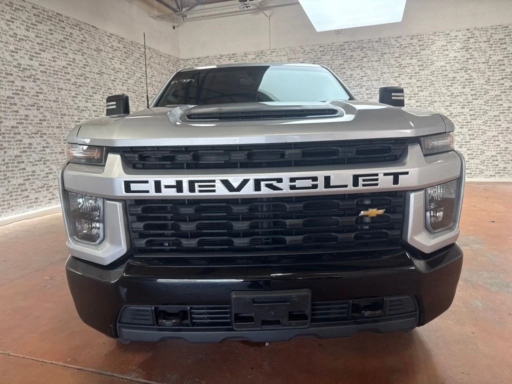 Used 2022 Silver Ice Metallic Chevrolet Custom image 2