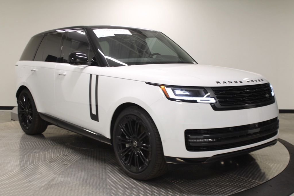 Used 2025 White Land Rover SE image 9
