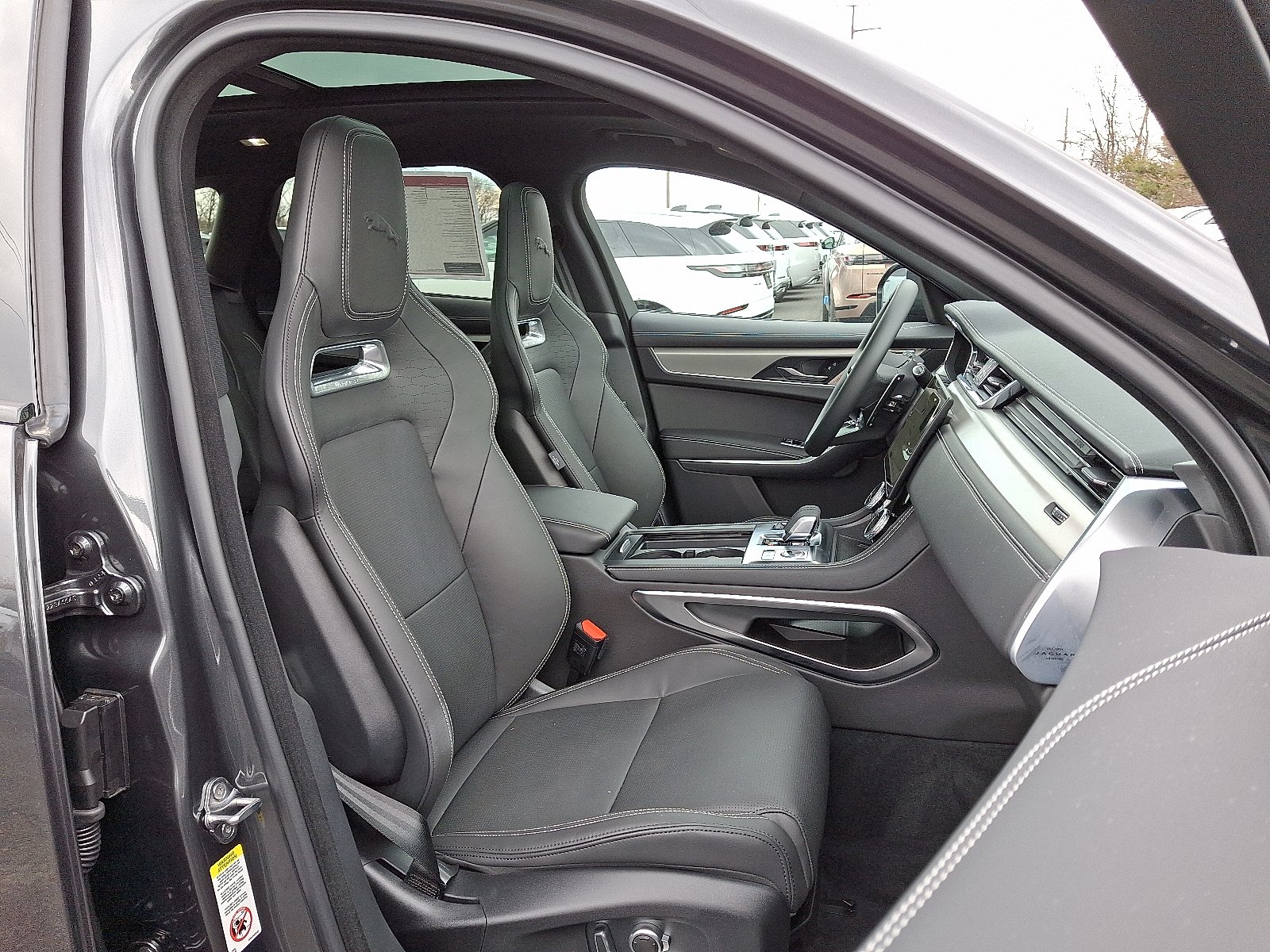 2026 Jaguar F-Pace R-Dynamic S - Photo 3