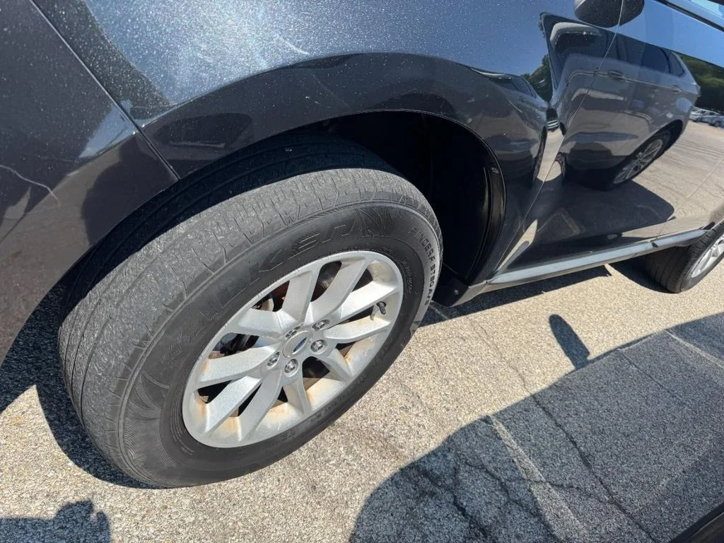 Used 2013 Tuxedo Black Metallic Ford SE image 3