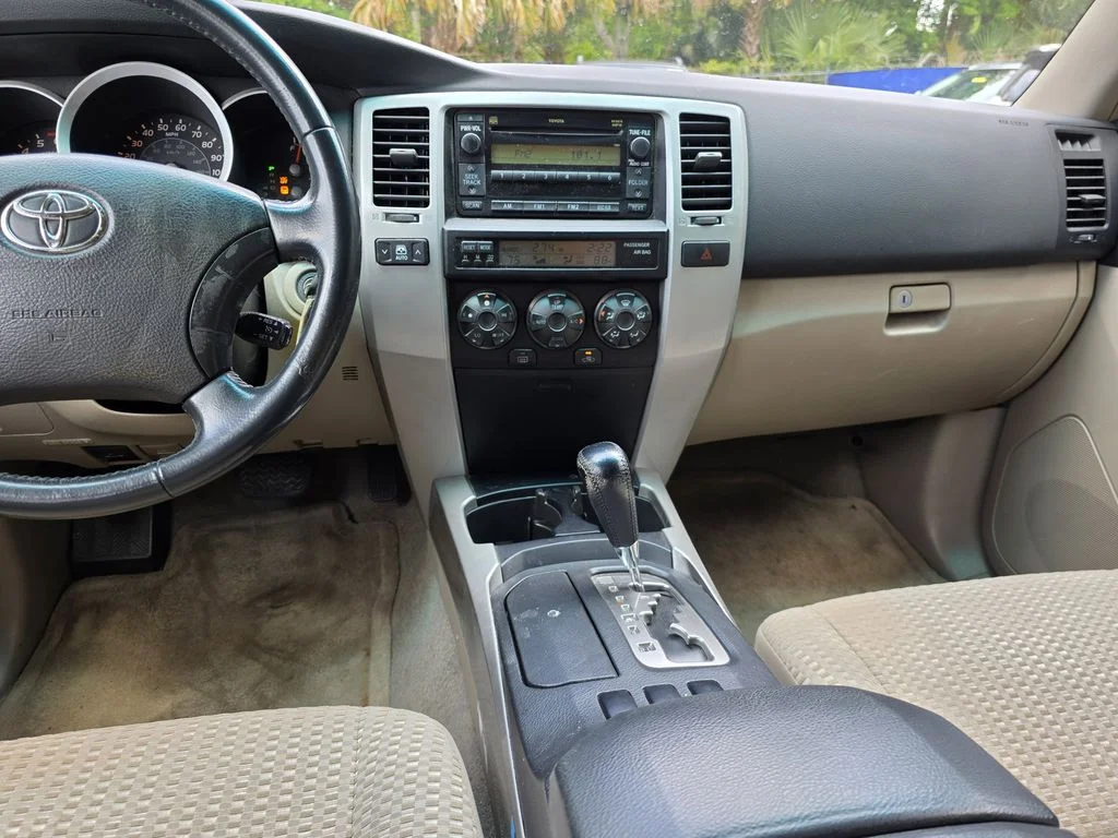 Used 2008 Silver Toyota SR5 image 13
