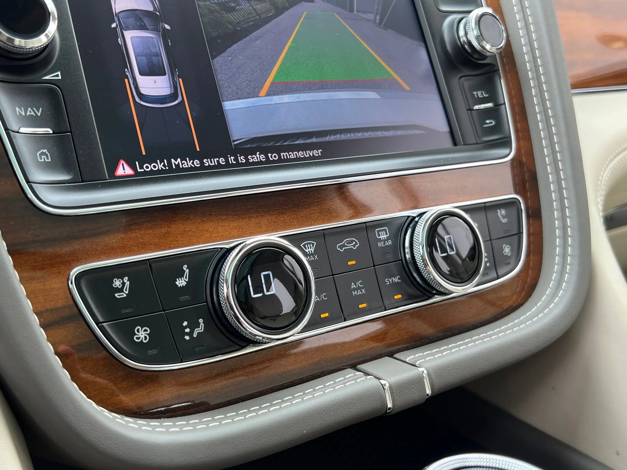 Used 2018  Bentley W12 image 33