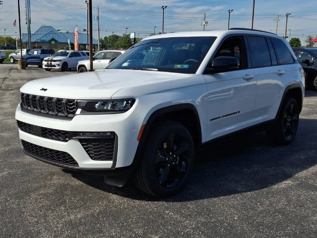 New 2027 White/off-white Jeep Limited image 3