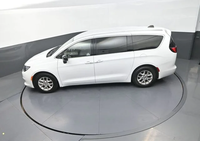 Used 2024 White Chrysler LX image 14