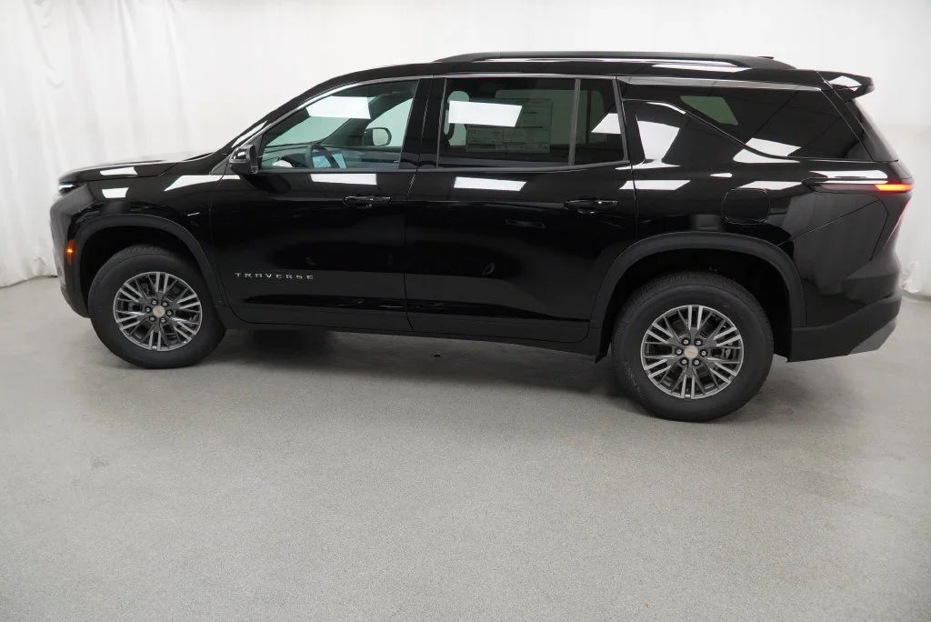 New 2027 Mosaic Black Metallic Chevrolet LT image 38