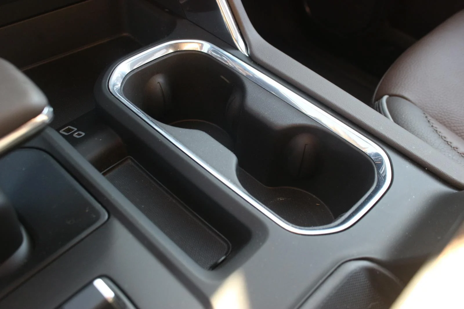 Used 2025 White Frost Tricoat GMC Denali image 23