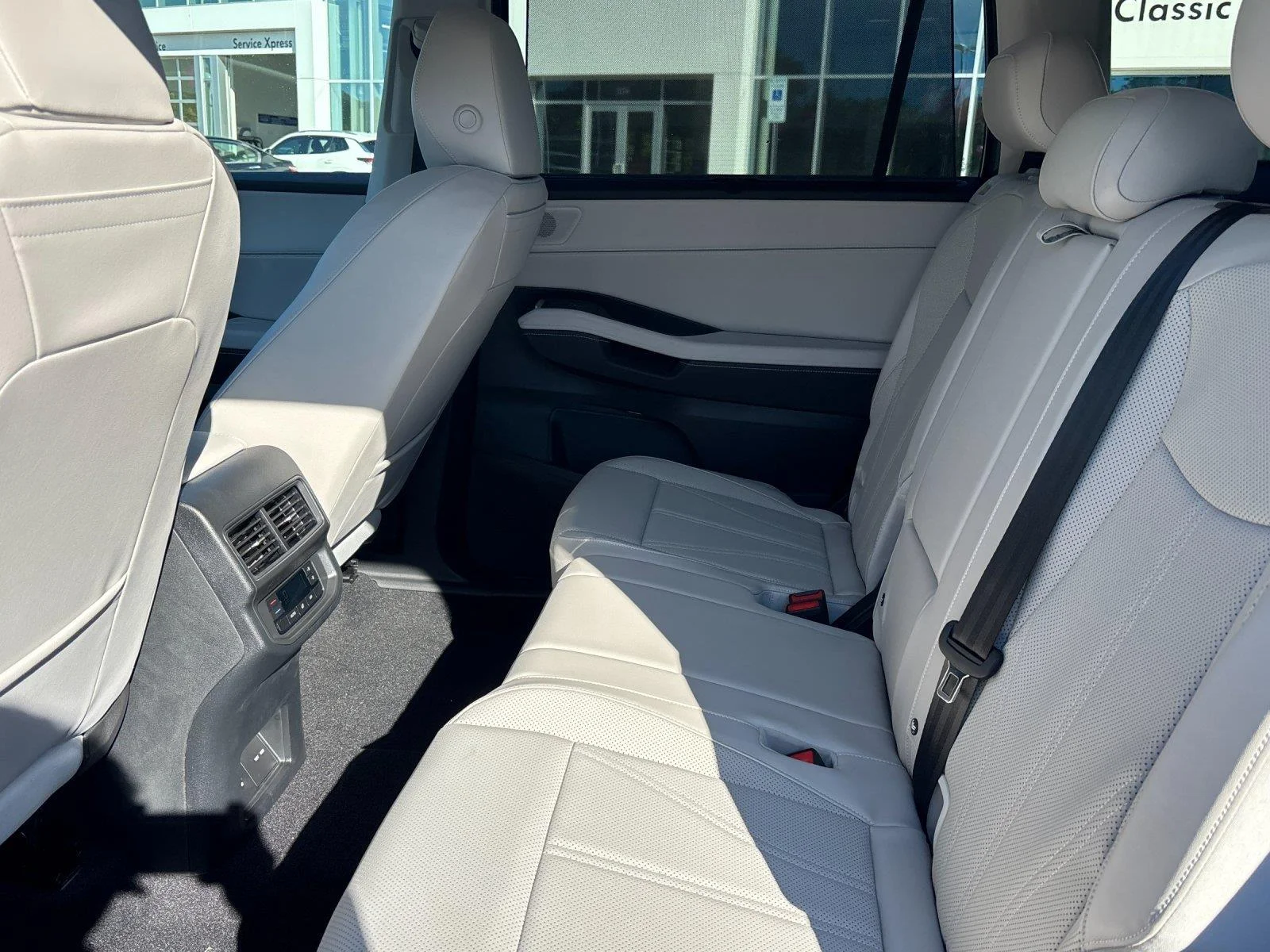 New 2027 Pure Gray Volkswagen SE w/Technology image 31