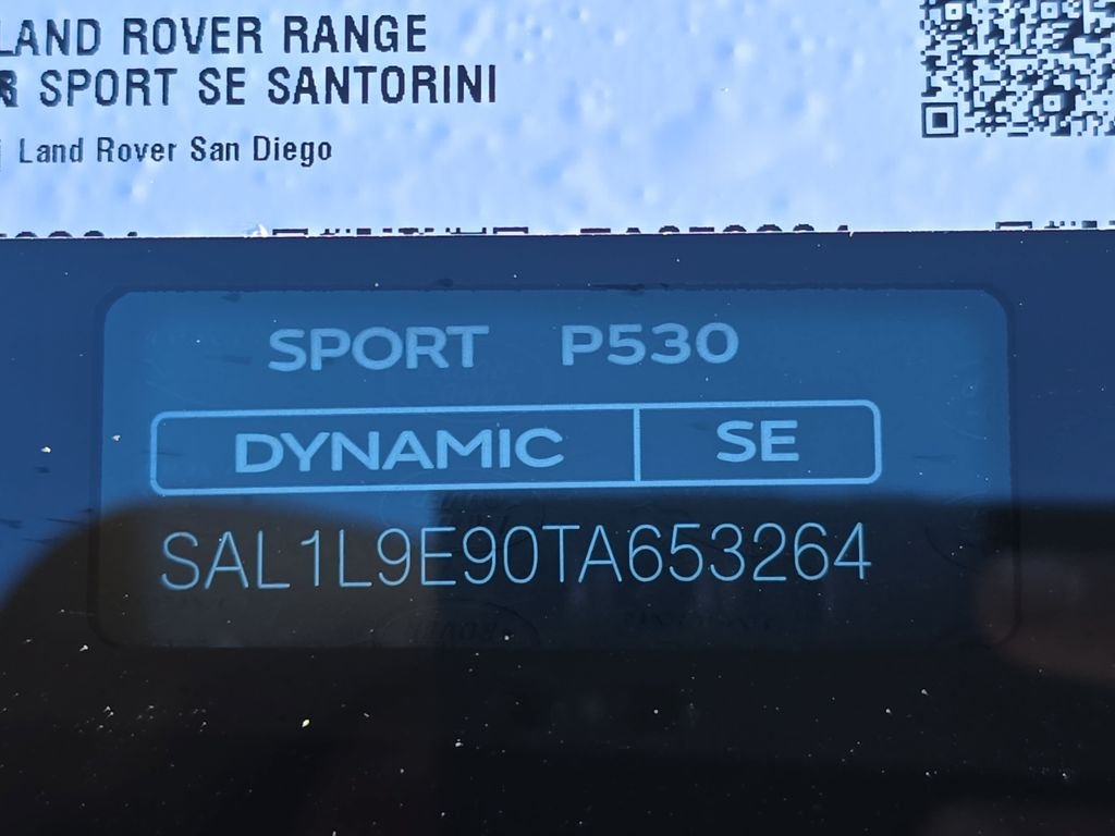 New 2026 Santorini Black Land Rover Dynamic SE image 37