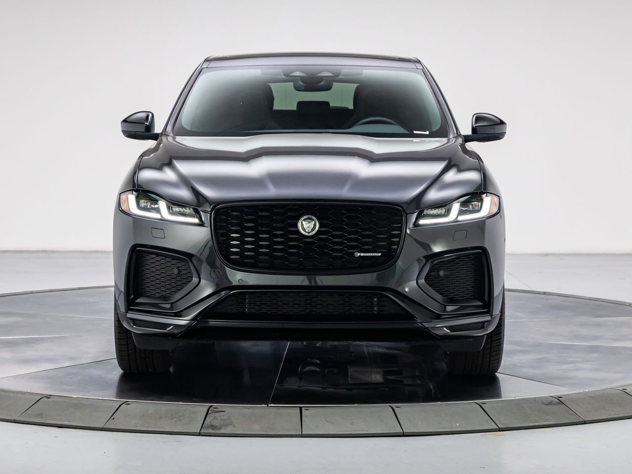 2025 Jaguar F-PACE R-Dynamic S - Photo 8