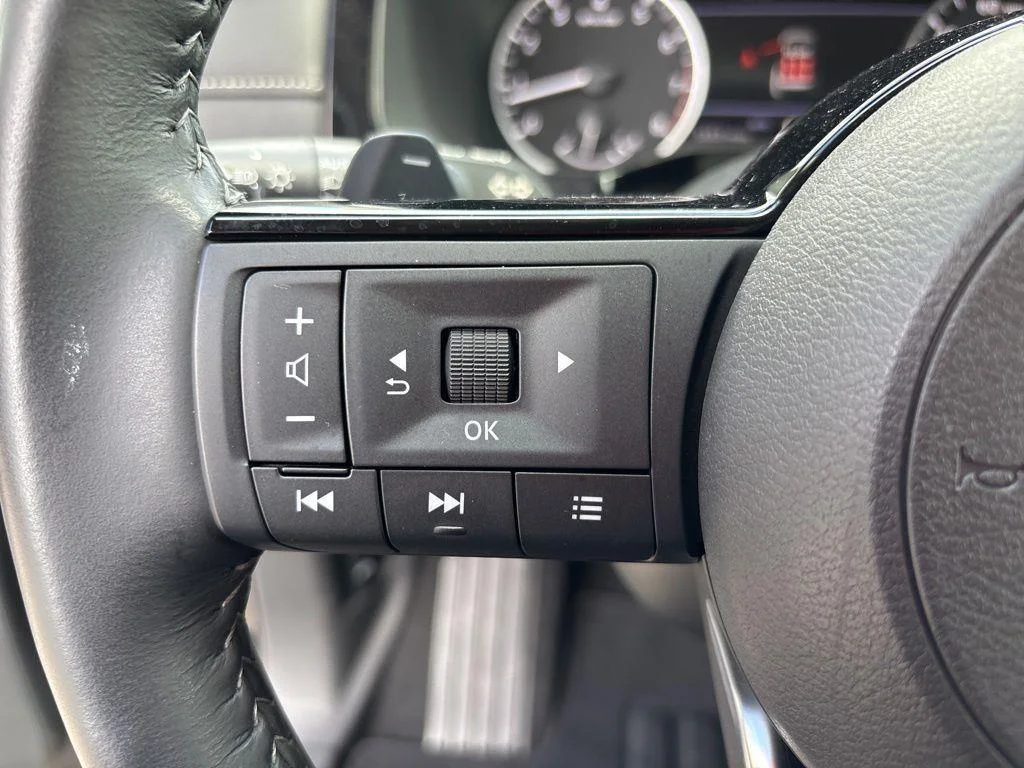 Used 2024 Super Black Nissan SL image 28