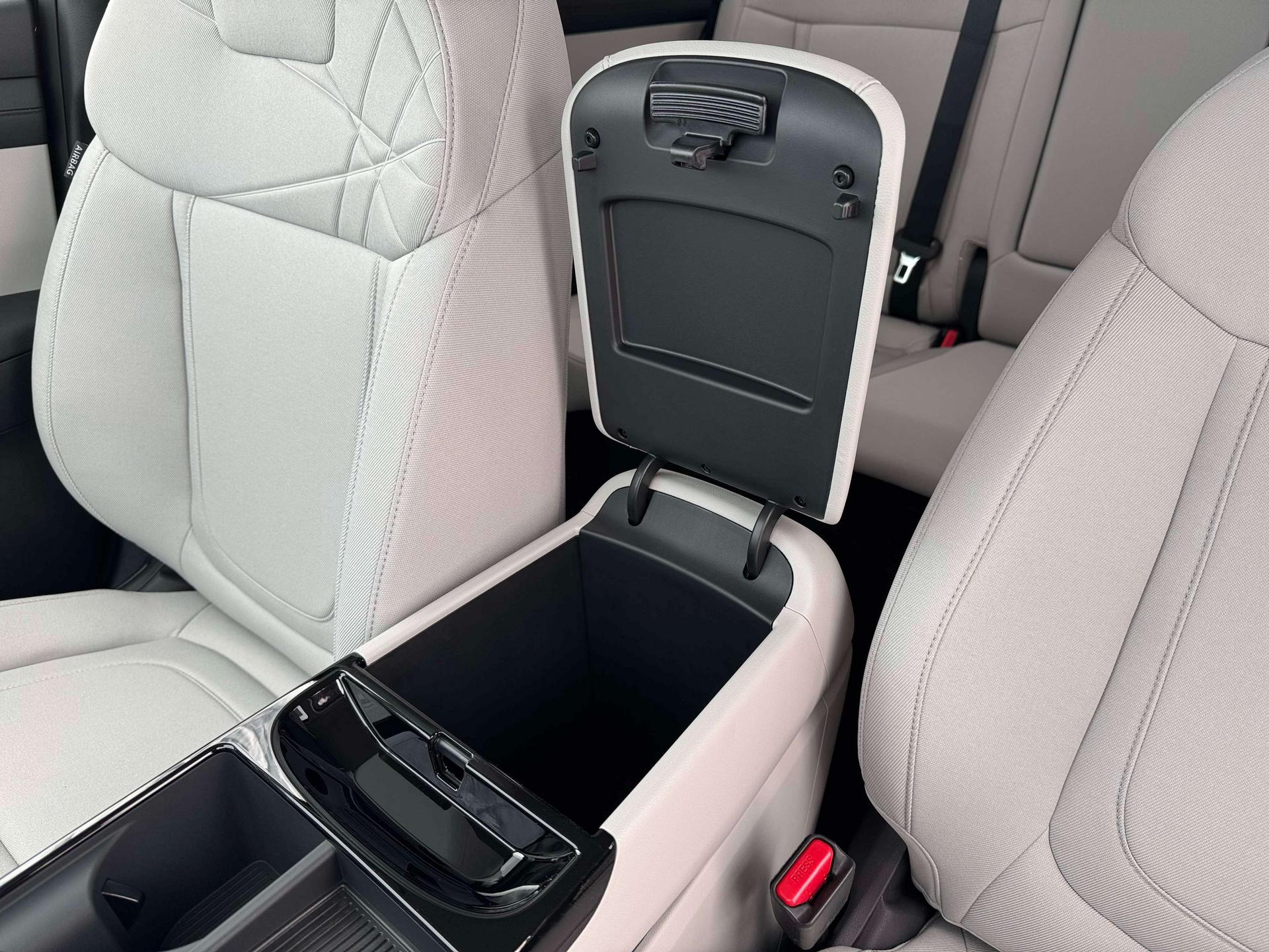 New 2026 White Hyundai SEL AWD image 18