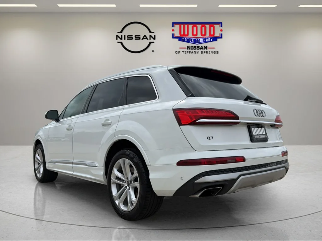 Used 2025 Carrara White Audi 55 Premium image 4