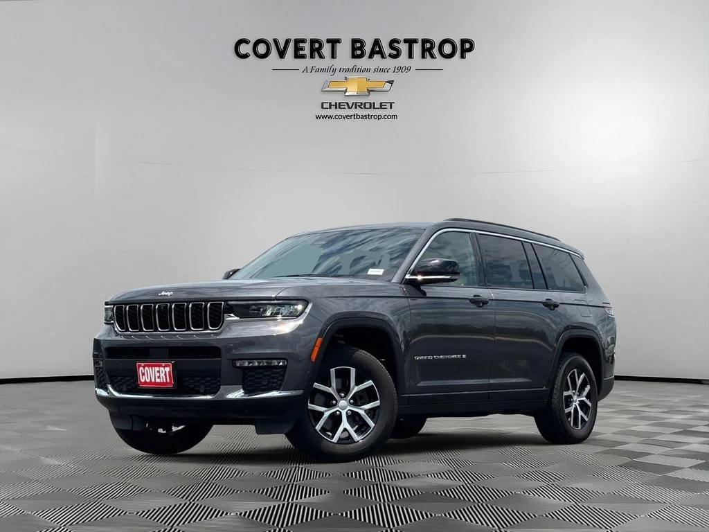 Used 2025 Gray Jeep Limited image 1