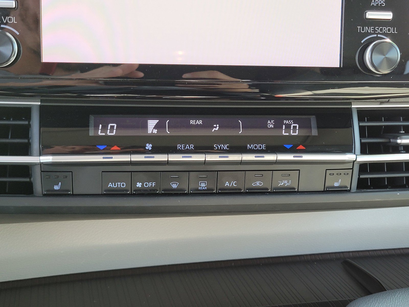 Used 2021  Toyota XLE image 21