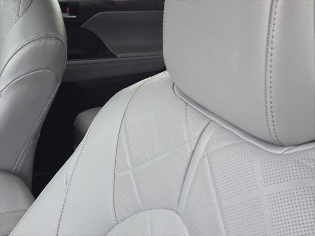 Certified Used 2025 RUBY FLARE PEARL Toyota  image 17