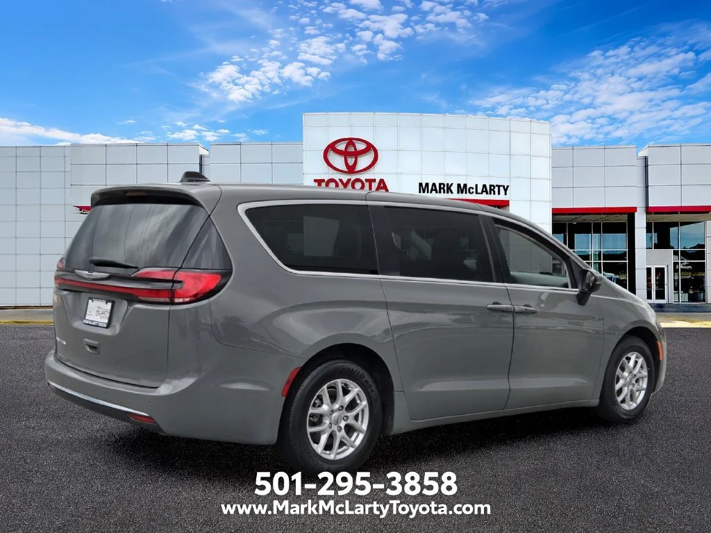 Used 2023 White Chrysler Touring L image 5