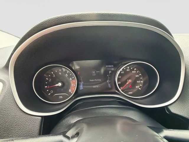Used 2019 Red Jeep Latitude image 25