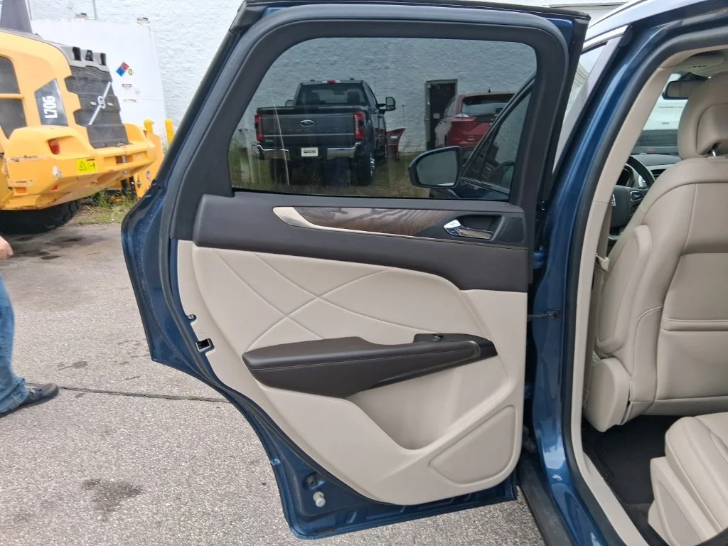 Used 2018 Diamond Lincoln Reserve image 32