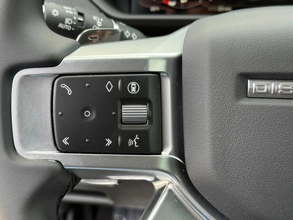 Certified Used 2025  Land Rover S image 18