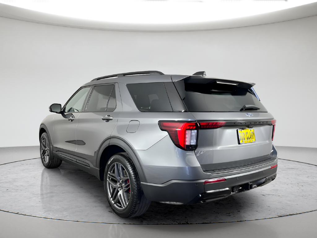 New 2026 Carbonized Gray Metallic Ford ST-Line image 7