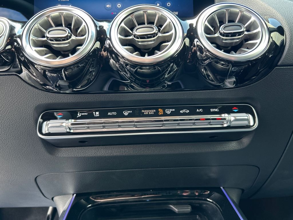 New 2026 Polar White Mercedes-Benz GLA250 image 21