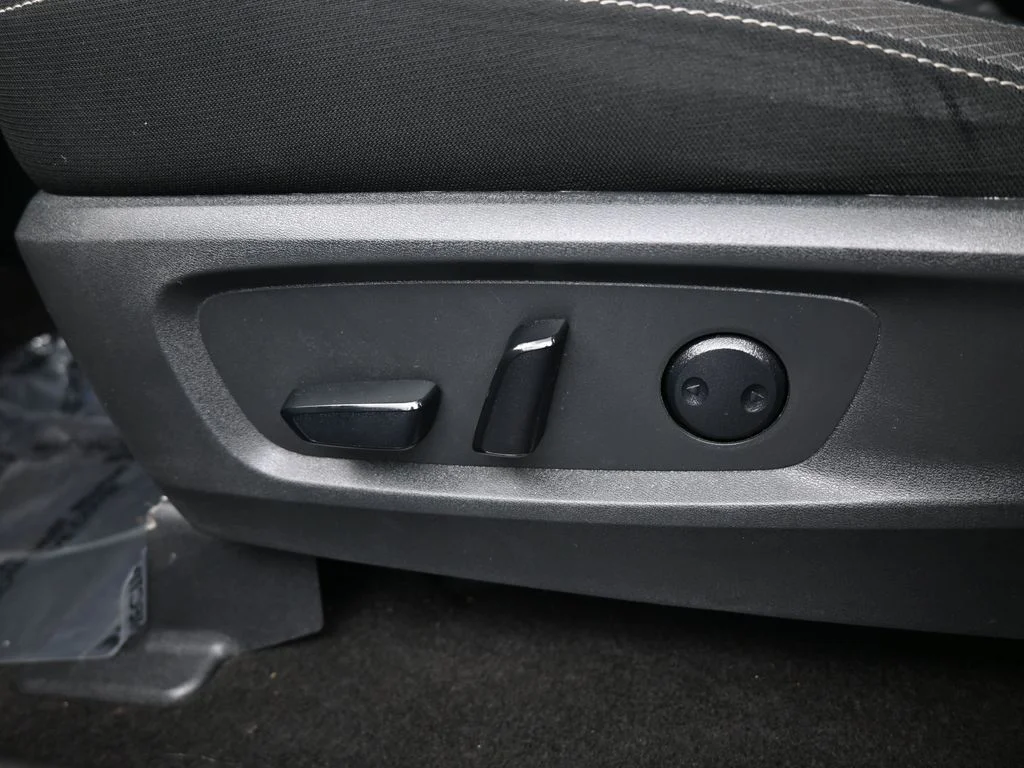 2025 Nissan Pathfinder SV - Photo 13