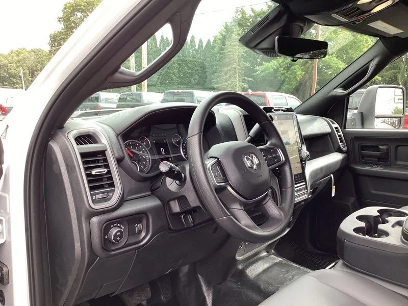 New 2026 Bright White Clearcoat RAM Tradesman image 23