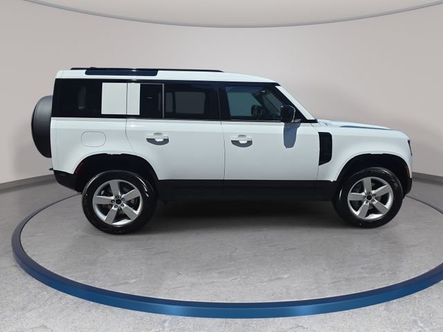 New 2026 Fuji White Land Rover X-Dynamic SE image 4