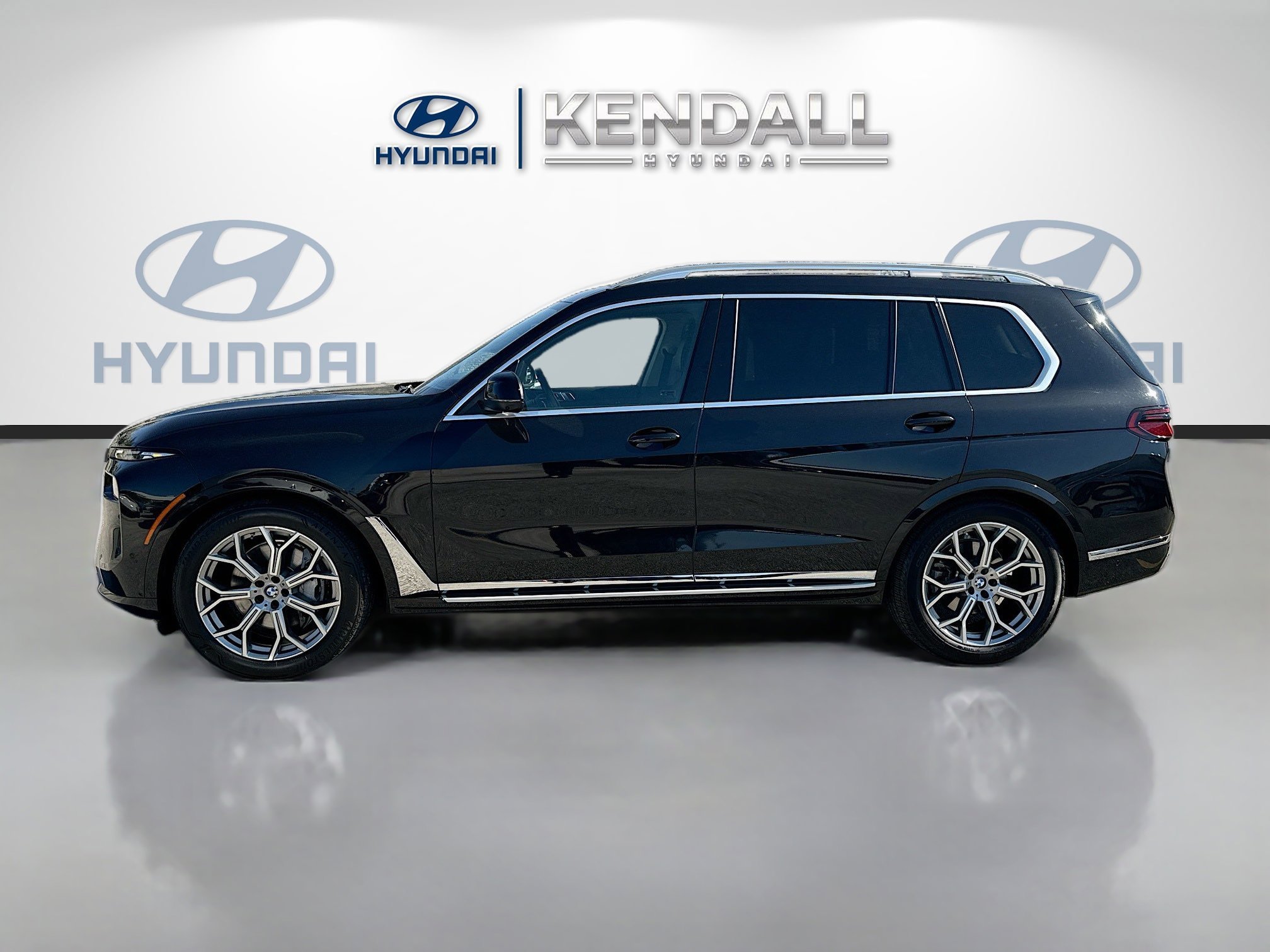 Used 2025 Black Sapphire Metallic BMW xDrive40i image 4