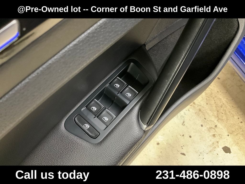 Used 2016  Volkswagen Base image 15