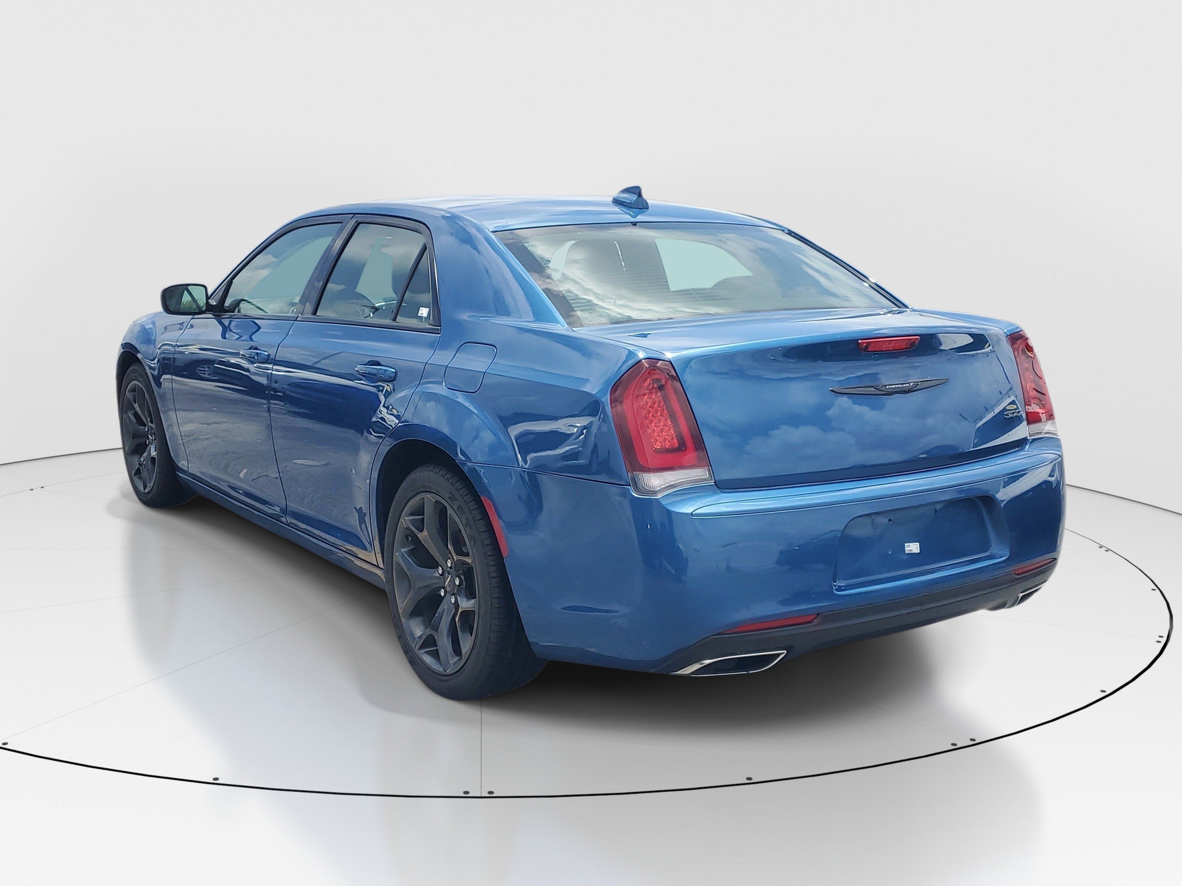 Used 2022 Frostbite Chrysler Touring image 5
