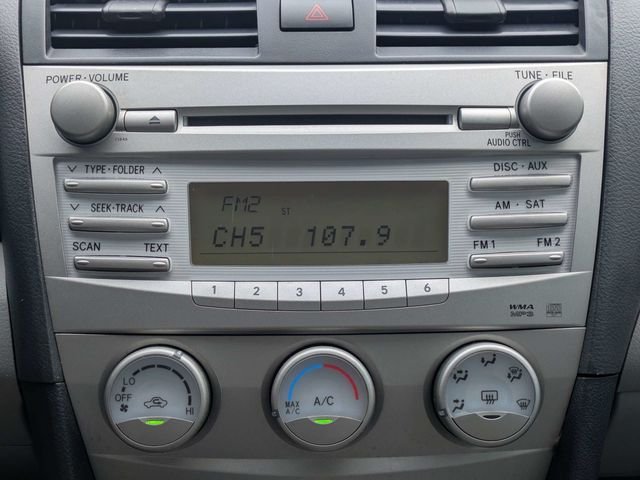 Used 2010  Toyota LE image 19