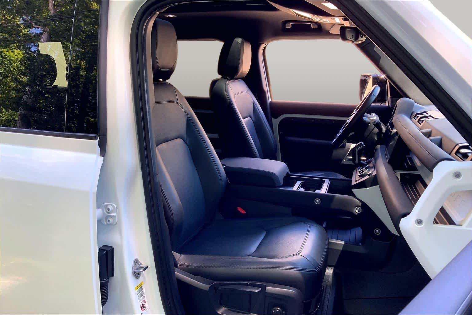 Used 2023 Fuji White Land Rover S image 8