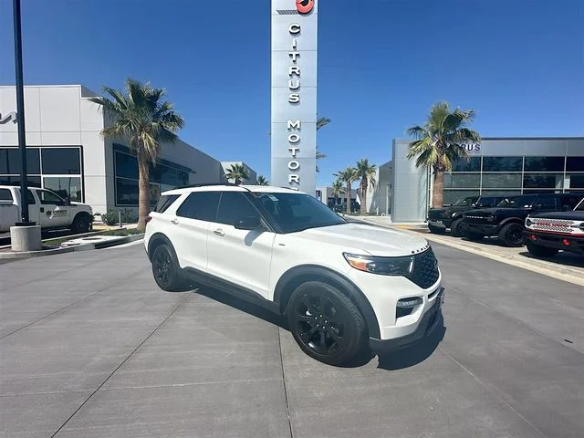2023 Ford Explorer ST-LINE RWD's photo