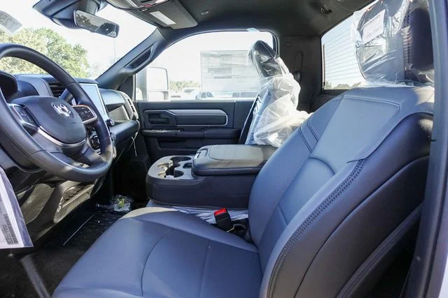 New 2025 Bright White Clearcoat RAM Tradesman image 14