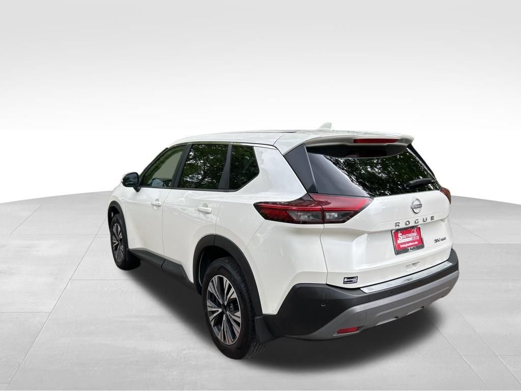 Used 2023 White Nissan SV image 3