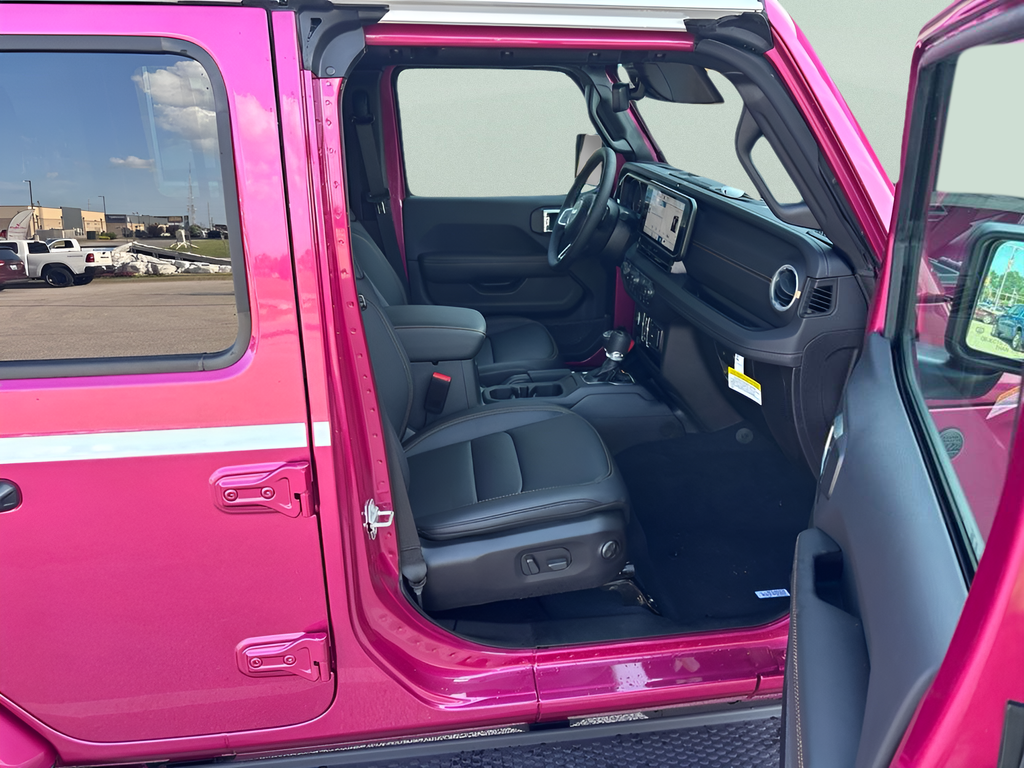 New 2026 Tuscadero Pearl-Coat Exterior Paint Jeep Sahara image 12