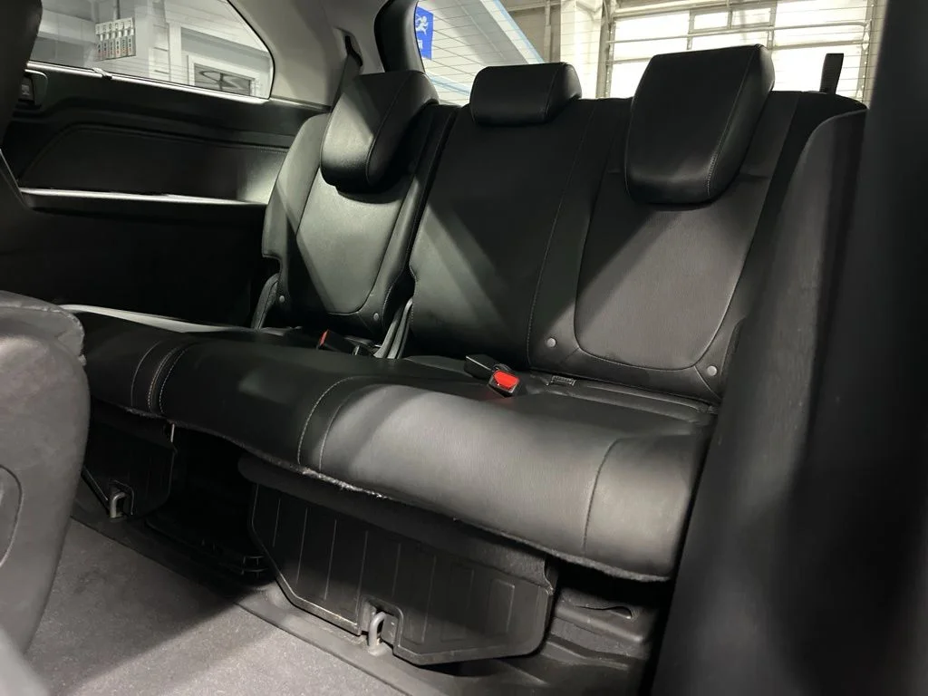 Used 2022 Modern Steel Metallic Honda Touring image 39