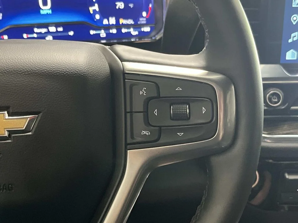 Used 2025 Summit White Chevrolet LT image 18