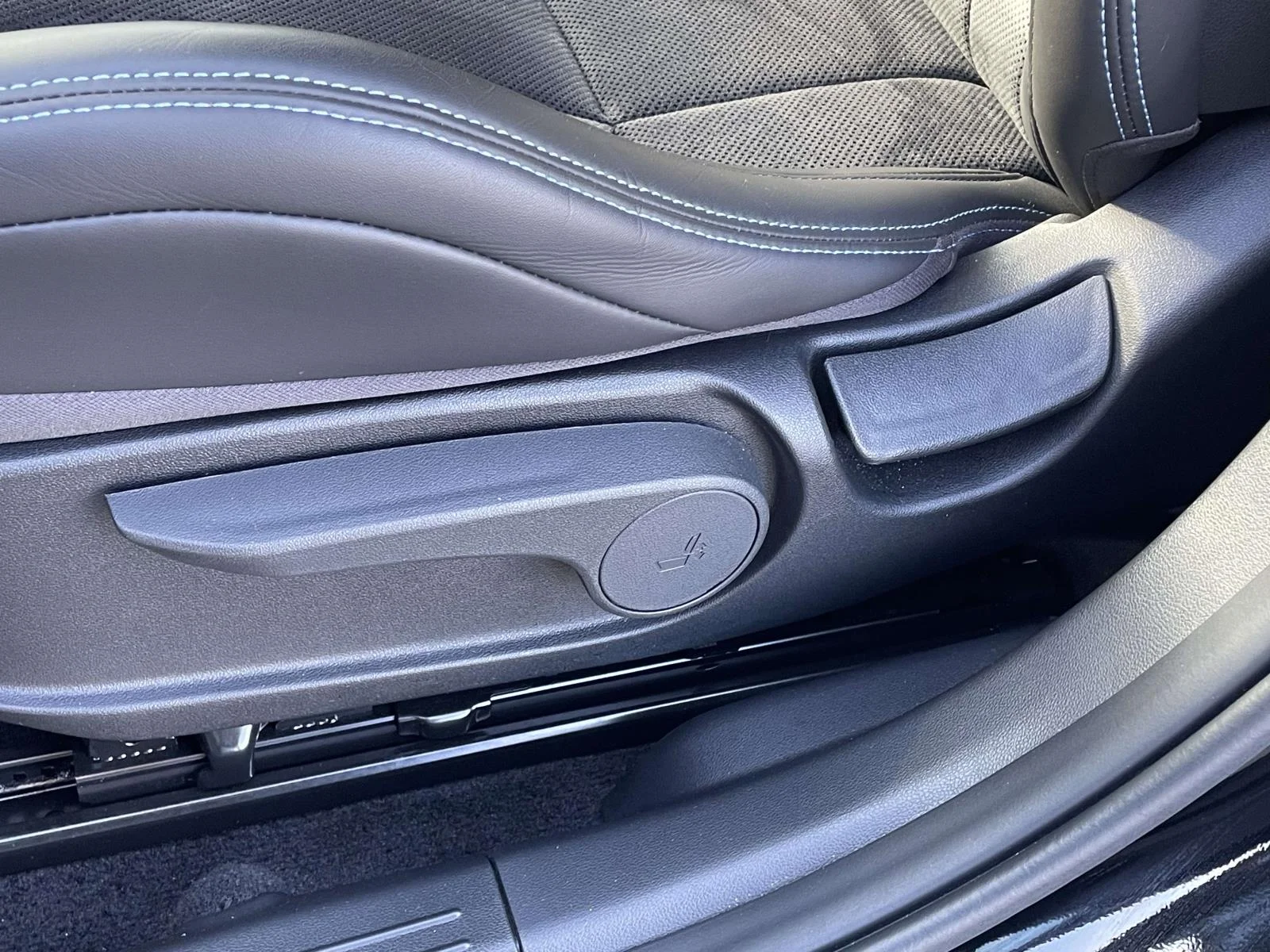 Used 2025 Abyss Black Hyundai Base image 7