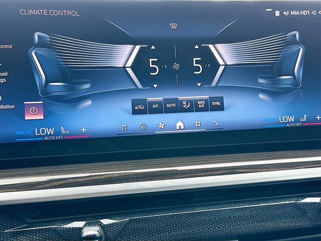 Used 2024 White BMW sDrive40i image 16